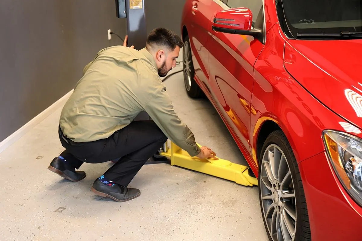 MaxJax Portable Two-Post Garage Lift