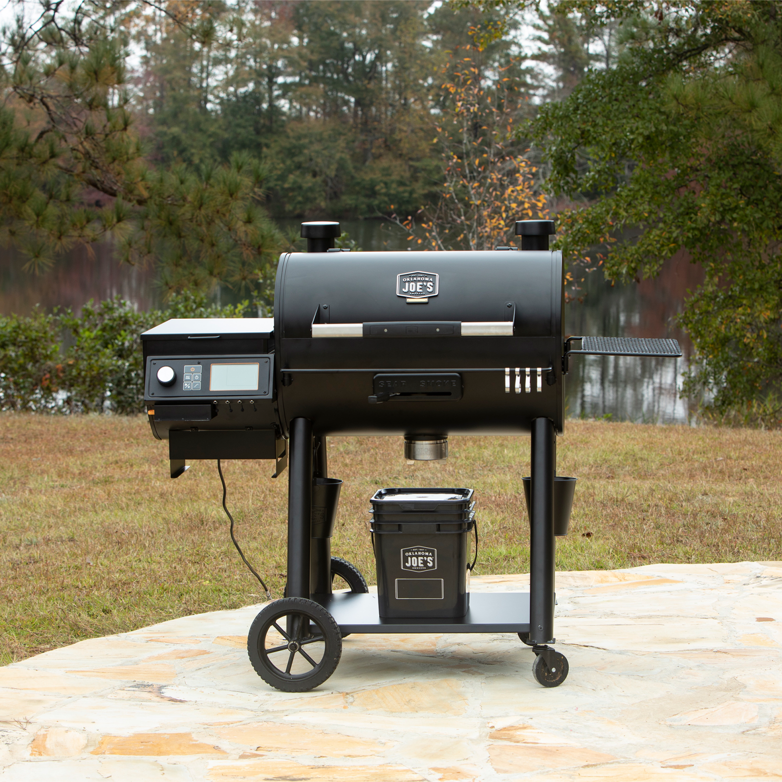 Oklahoma Joe’s Rider 900 DLX Pellet Grill and Smoker